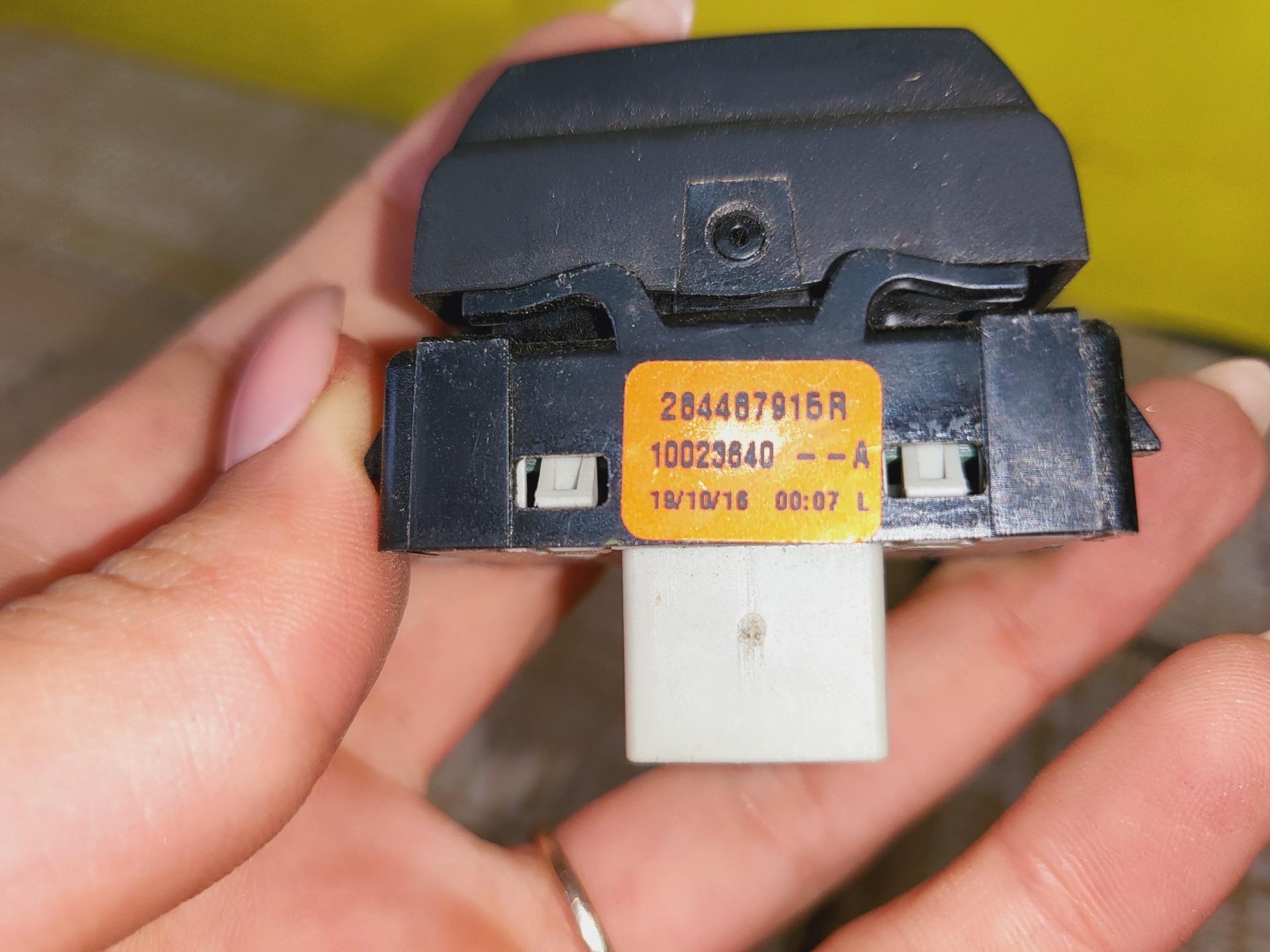 Рено Дастер 2 2015 кнопка парктроника НОВАЯ оригинал 284487506R