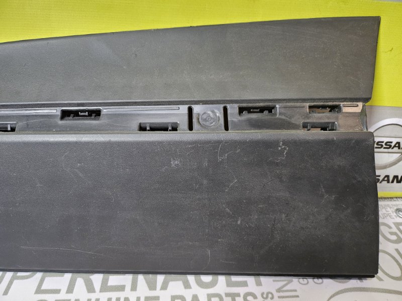 Рено Каптур накладка двери передняя левая оригинал 808218874R №Т340