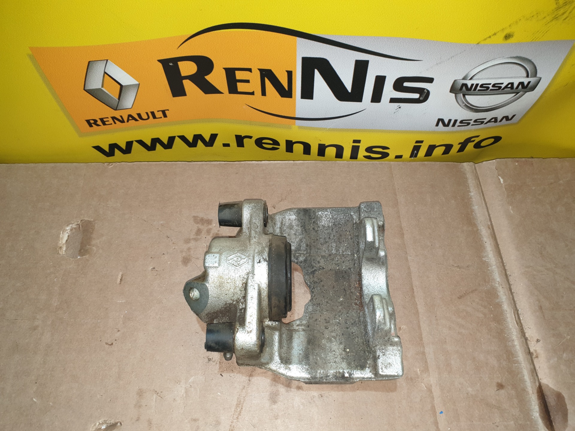 Передний суппорт рено дастер 2. 0 4х4. Передний суппорт рено дастер 2021. Суппорт тормозной передний рено дастер 1. Суппорт тормозной передний рено дастер 1.