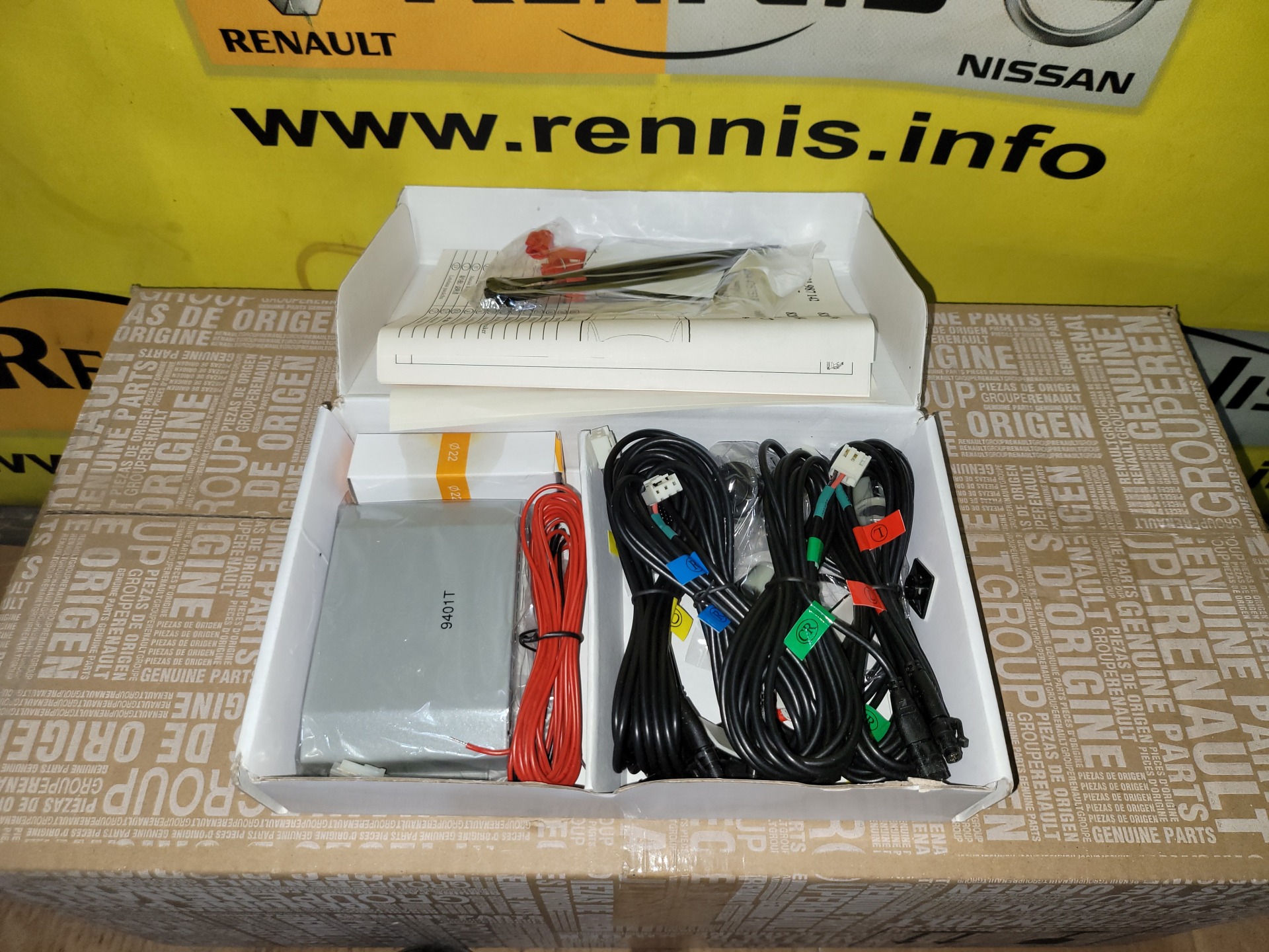 Рено Сандеро 2 2014 парктроник (комплект под установку с 4 ДАТЧИКАМИ) Renault оригинал 8201322684